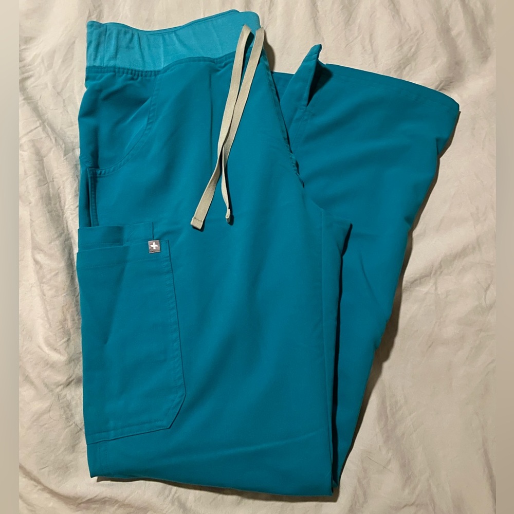 Figs Women's Teal Kade™ - Cargo Scrub Pants